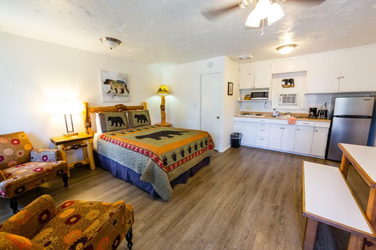 Arbor Motel 2*